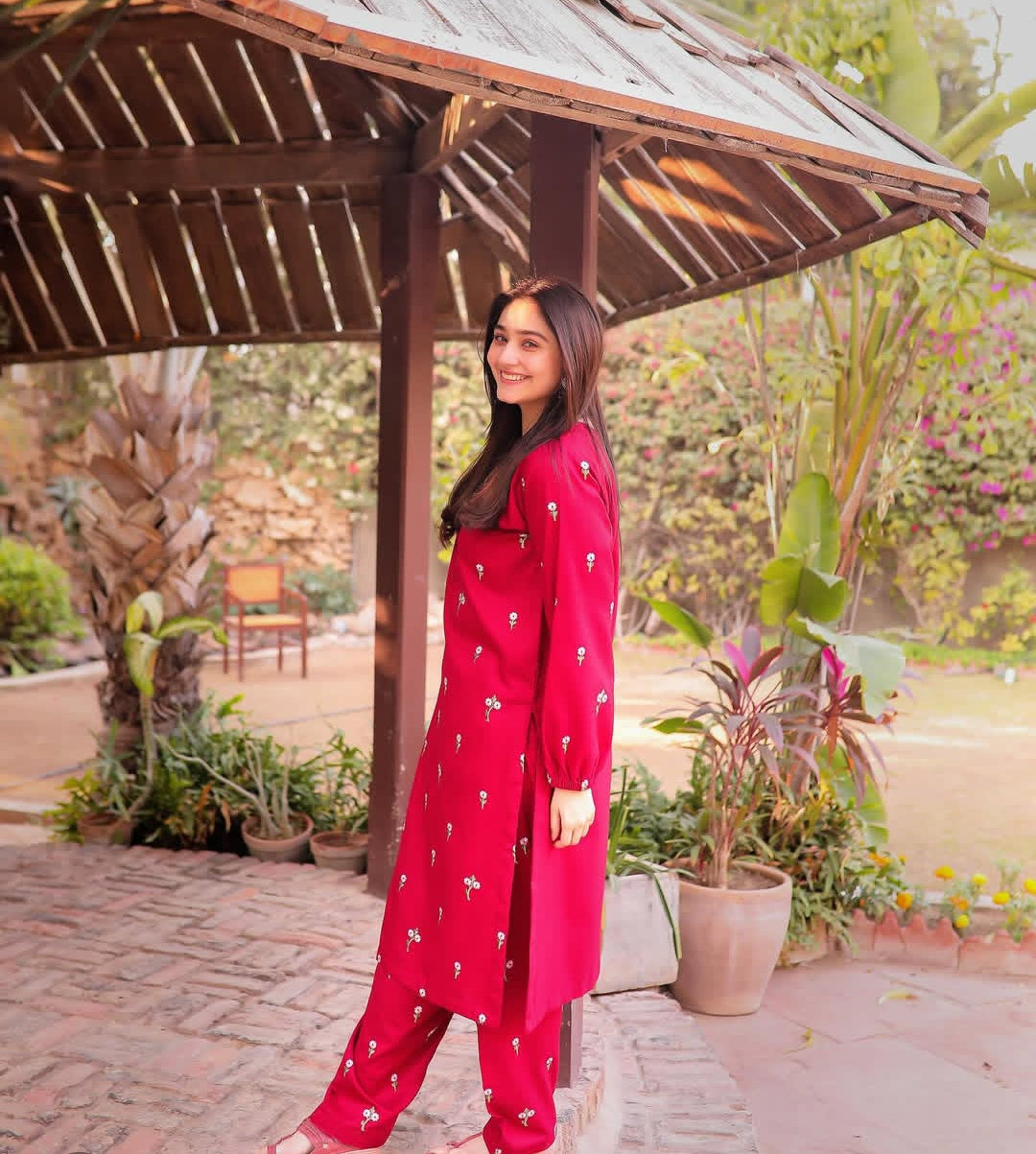 Stunning Women's Embroidered Lawn Shirt And Trouser Set - 2 Pcs